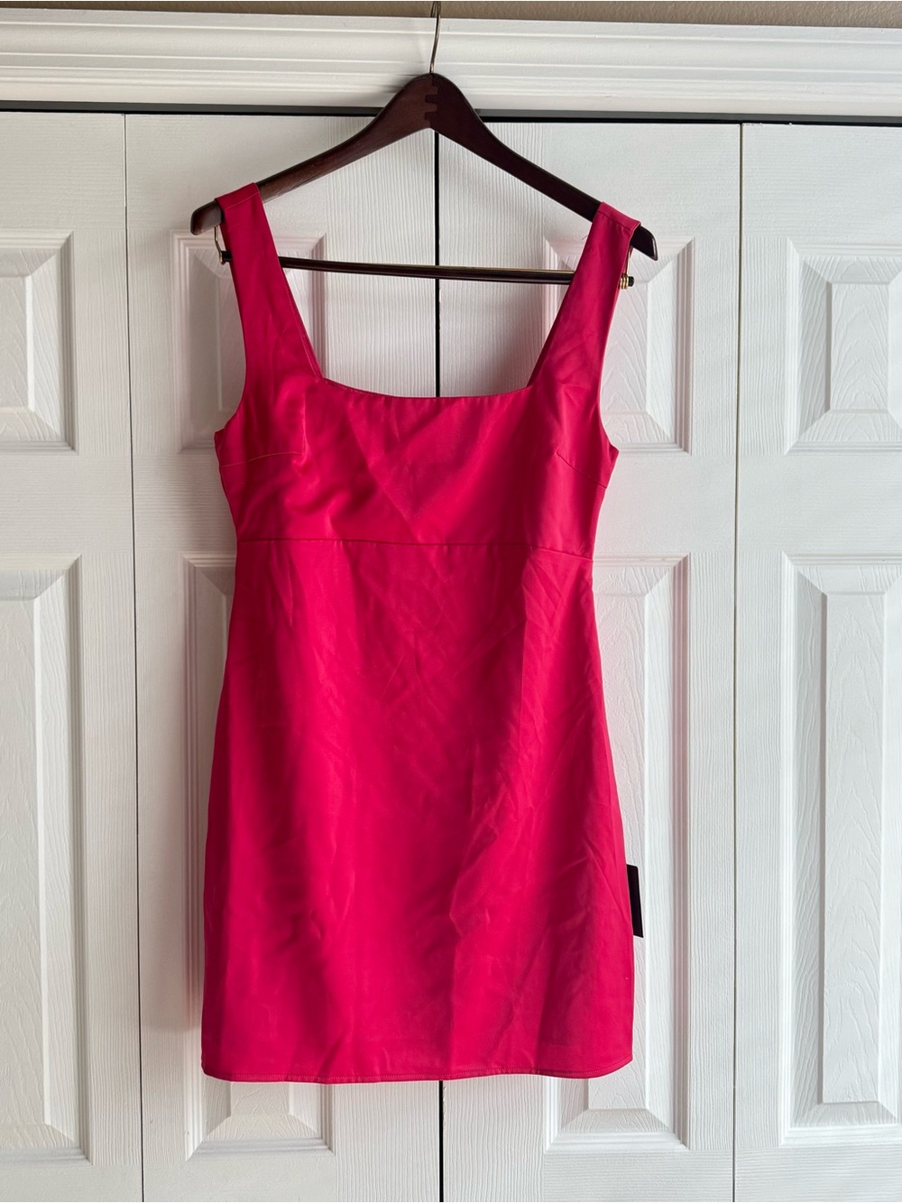 Lulus NWT satin Women's Fuchsia Square-Neck Mini Dress